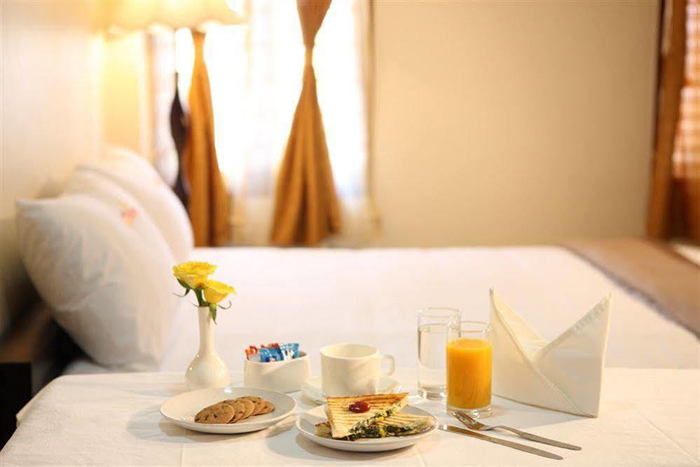 Meenakshi'S Sunshine Hotel Мадурай Екстериор снимка
